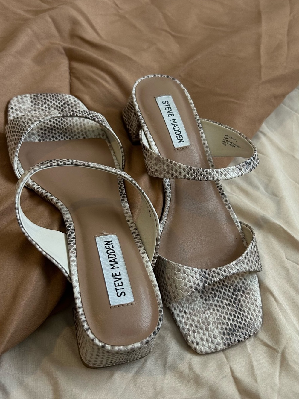 Steve Madden Snake-Print Wedge Heels – Size 8.5